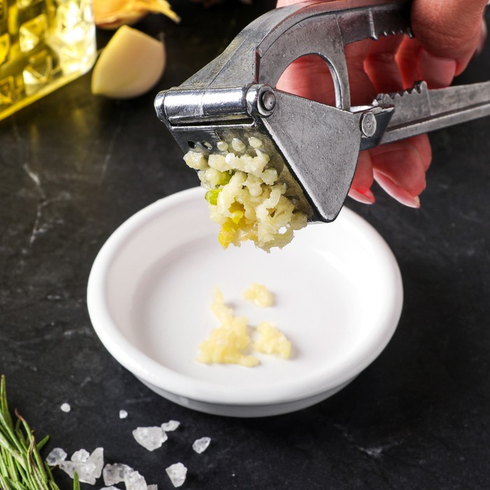 Пресс для чеснока алюминиевый с косточковыдавливателем Ретро